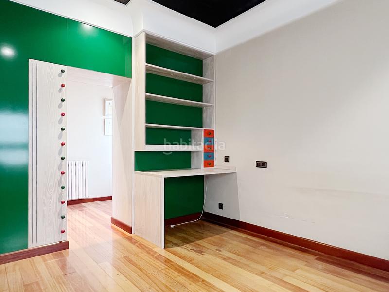 Foto 17965c85-8477-42cc-aec5-f2dff9bfc6c7. Edifici a plaça de la font de sant agustí 5d a El Castellar i l'Oliverar Valencia