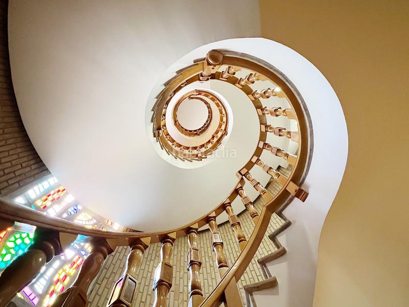 Foto 1ca8cf37-afb8-416f-b1b6-72009d0c18e2. Edifici a plaça de la font de sant agustí 5d a El Castellar i l'Oliverar Valencia