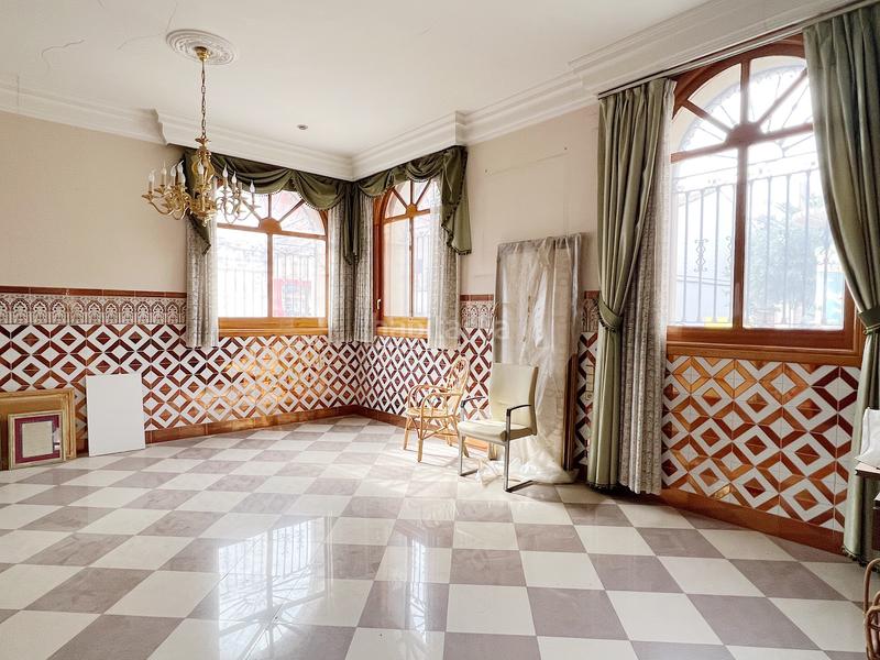 Foto 1f6b48a0-0c0f-483e-ba16-241718e4444c. Edifici a plaça de la font de sant agustí 5d a El Castellar i l'Oliverar Valencia