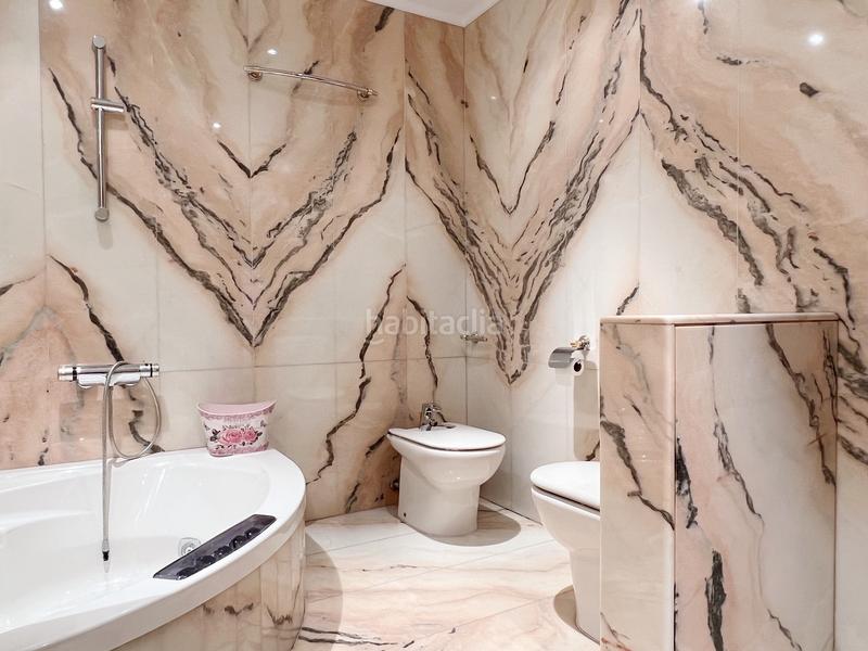 Foto 219deb7d-d5a7-4830-8fe7-49acf04b9494. Edifici a plaça de la font de sant agustí 5d a El Castellar i l'Oliverar Valencia