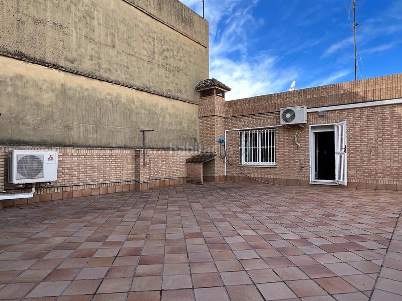 Foto 222f1419-09ea-4299-a6a4-be2e33198337. Edifici a plaça de la font de sant agustí 5d a El Castellar i l'Oliverar Valencia