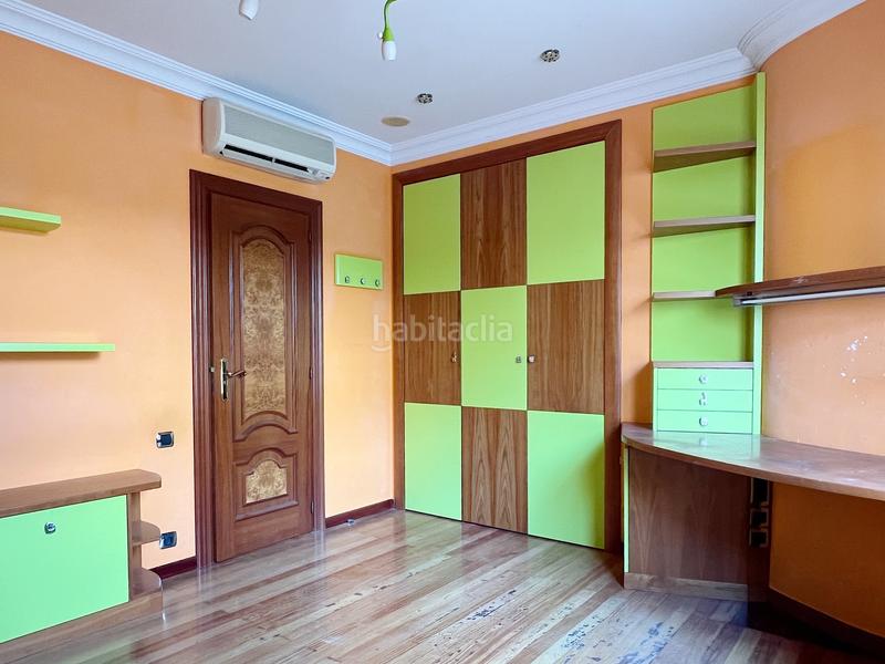 Foto 331af865-c29e-42f6-8b69-7af4dff6c27c. Edifici a plaça de la font de sant agustí 5d a El Castellar i l'Oliverar Valencia