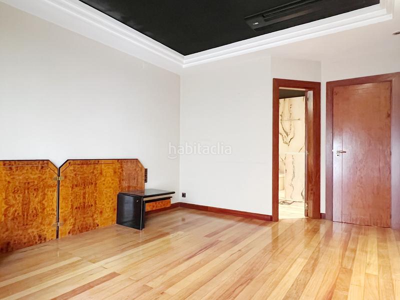 Foto 3570b11a-ba4c-4ab9-9eef-ae1aba1f5436. Edifici a plaça de la font de sant agustí 5d a El Castellar i l'Oliverar Valencia