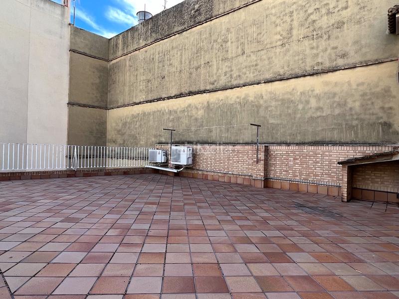 Foto 4377890e-e663-484c-a6d2-c48d036852ef. Edifici a plaça de la font de sant agustí 5d a El Castellar i l'Oliverar Valencia