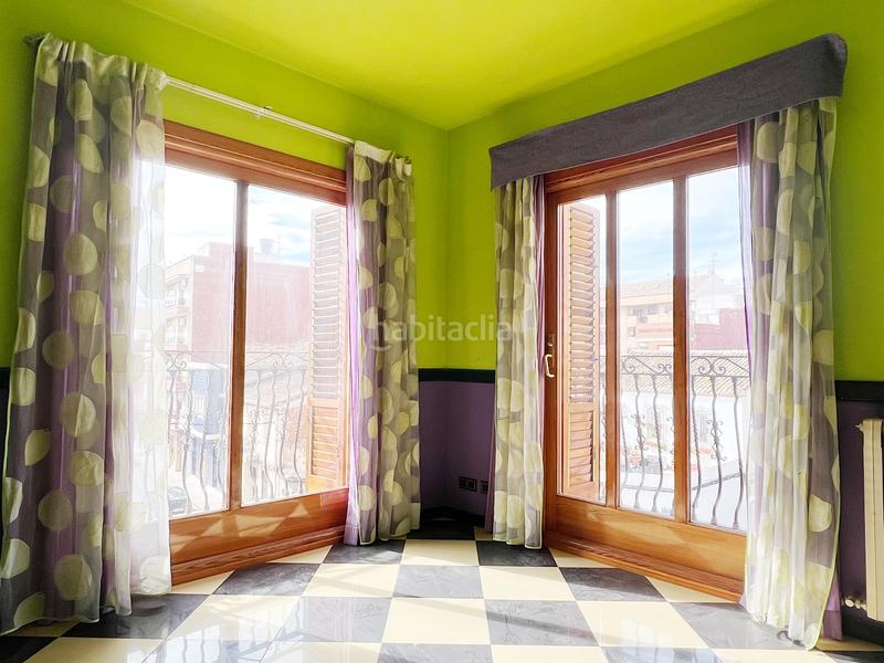 Foto 44b4273e-1149-4064-bdf2-fe22b0abf280. Edifici a plaça de la font de sant agustí 5d a El Castellar i l'Oliverar Valencia