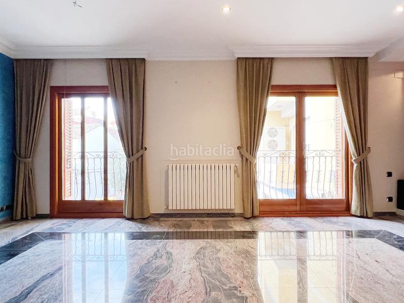 Foto 4ed6d849-f471-4cb3-8ee9-3555bcf358c4. Edifici a plaça de la font de sant agustí 5d a El Castellar i l'Oliverar Valencia