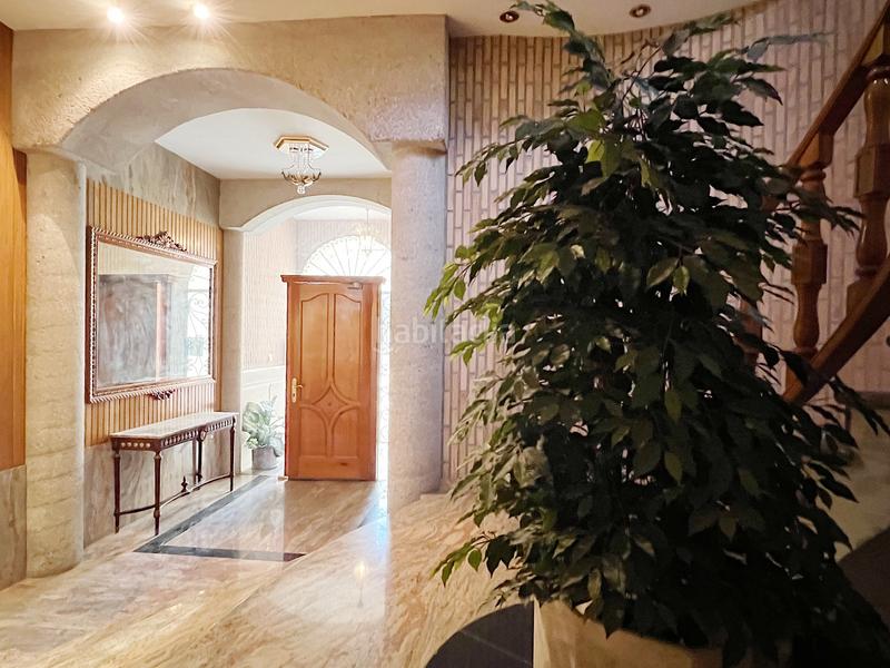 Foto 5c3c40c8-aa8b-4f19-b8e3-d519d755dbce. Edifici a plaça de la font de sant agustí 5d a El Castellar i l'Oliverar Valencia