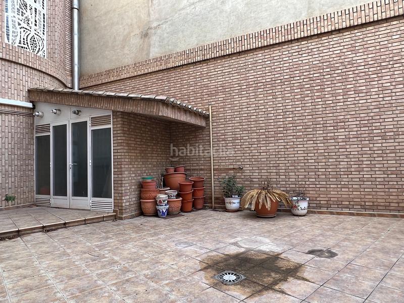 Foto 5fd666f2-3eb3-45f0-a566-50b1794d7c62. Edifici a plaça de la font de sant agustí 5d a El Castellar i l'Oliverar Valencia