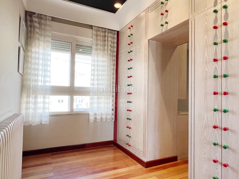 Foto 6b136129-9101-47a2-878f-50741cf4ef61. Edifici a plaça de la font de sant agustí 5d a El Castellar i l'Oliverar Valencia