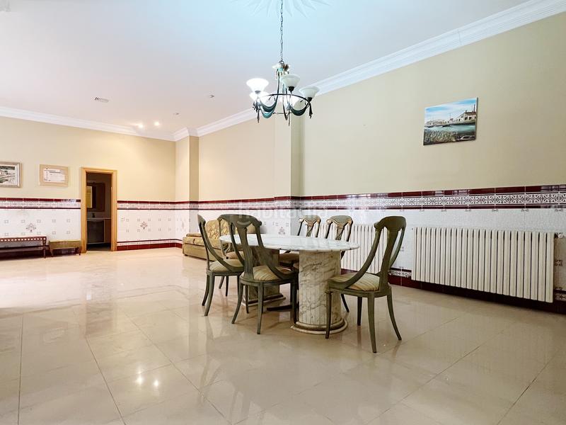 Foto 7922a9ae-bda6-49db-9583-13d914e320b1. Edifici a plaça de la font de sant agustí 5d a El Castellar i l'Oliverar Valencia