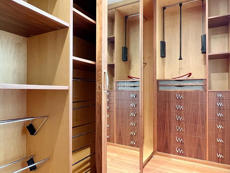 Foto 7b6756ff-770c-43f9-adf5-22c28873ca99. Edifici a plaça de la font de sant agustí 5d a El Castellar i l'Oliverar Valencia