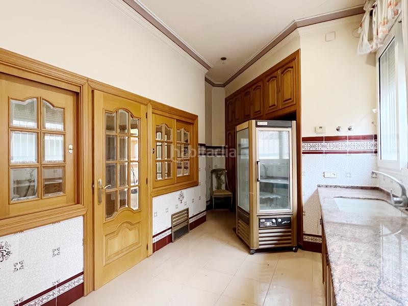 Foto 85293cda-ea01-4cc1-a915-eb1911312bd0. Edifici a plaça de la font de sant agustí 5d a El Castellar i l'Oliverar Valencia