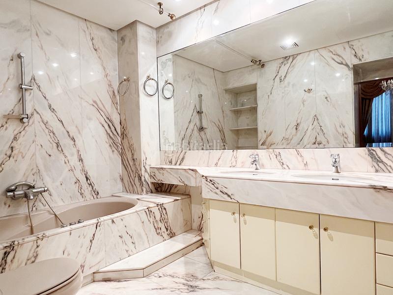 Foto 859c4a17-234a-4416-9436-c9fbdcefbb36. Edifici a plaça de la font de sant agustí 5d a El Castellar i l'Oliverar Valencia