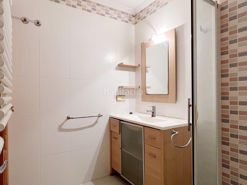 Foto 89996aa6-dbaf-4745-838c-4fd77a412633. Edifici a plaça de la font de sant agustí 5d a El Castellar i l'Oliverar Valencia