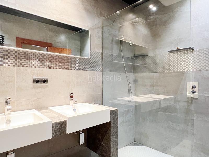 Foto 95f186a6-f5bd-4f95-ab4e-14a0b6078c78. Edifici a plaça de la font de sant agustí 5d a El Castellar i l'Oliverar Valencia