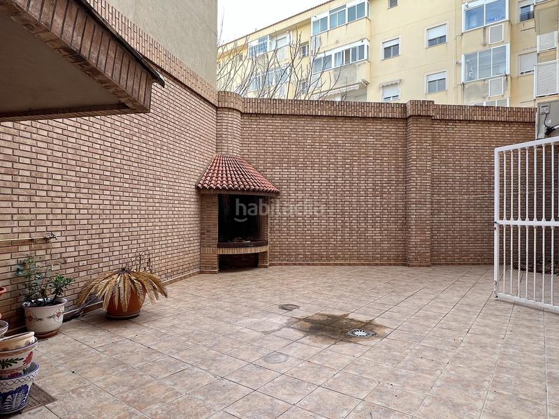 Foto a9bcf7ca-ec28-4d88-8e76-380e5a6363f5. Edifici a plaça de la font de sant agustí 5d a El Castellar i l'Oliverar Valencia