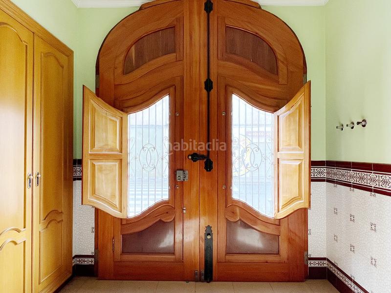 Foto b09b9b4a-04e0-410a-b7d2-6c04ad78dddf. Edifici a plaça de la font de sant agustí 5d a El Castellar i l'Oliverar Valencia