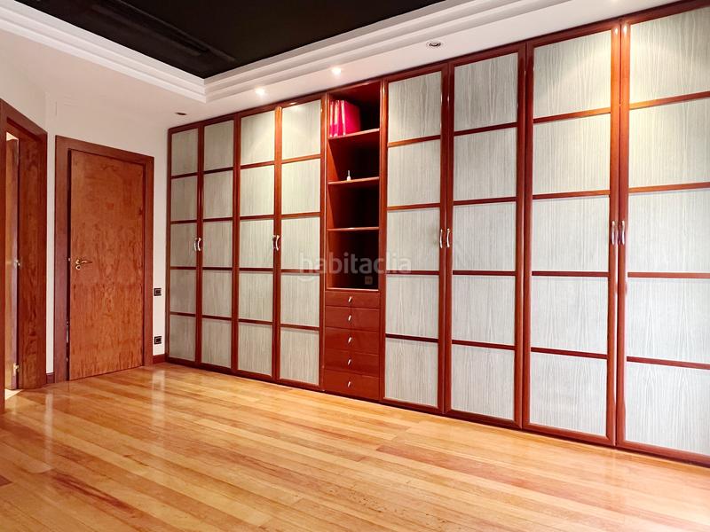 Foto bbc64c46-8c75-4a7c-9ee3-056e2bec8c2d. Edifici a plaça de la font de sant agustí 5d a El Castellar i l'Oliverar Valencia