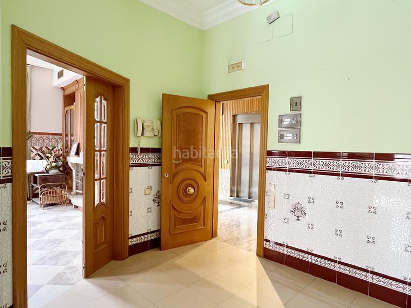 Foto bcc39787-fdc2-40d3-a487-c406076bdbe3. Edifici a plaça de la font de sant agustí 5d a El Castellar i l'Oliverar Valencia