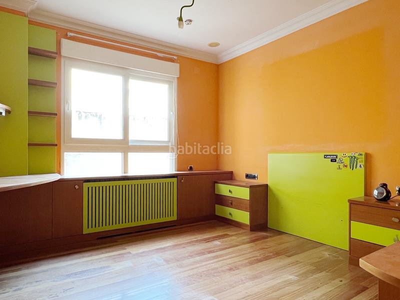 Foto c667642e-6fcb-4a65-a705-fbb0bda947cd. Edifici a plaça de la font de sant agustí 5d a El Castellar i l'Oliverar Valencia