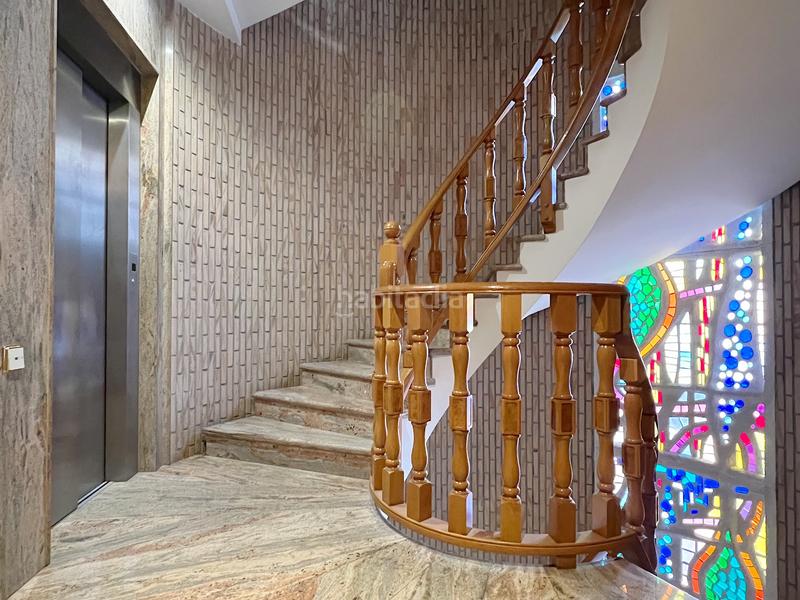 Foto c6e5138a-7990-471c-8d0b-6191a173b230. Edifici a plaça de la font de sant agustí 5d a El Castellar i l'Oliverar Valencia