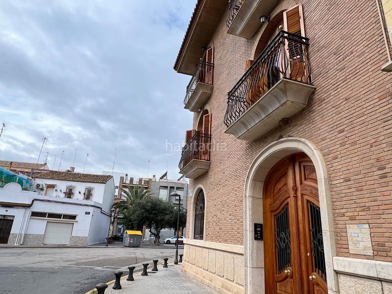 Foto c7661d8a-3808-409e-8866-cee36d8ad35b. Edifici a plaça de la font de sant agustí 5d a El Castellar i l'Oliverar Valencia