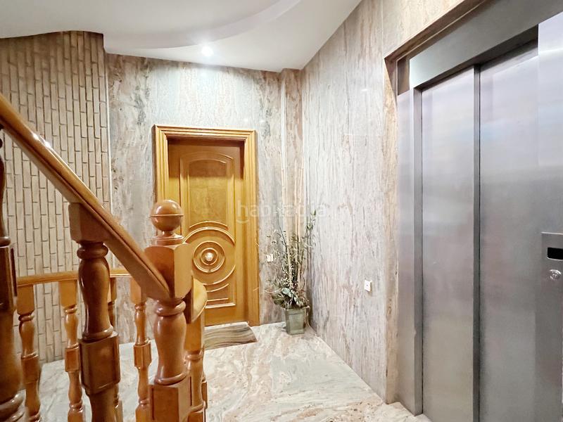 Foto c9d4a9c9-bf84-40b5-93d7-f878b42b7bdb. Edifici a plaça de la font de sant agustí 5d a El Castellar i l'Oliverar Valencia