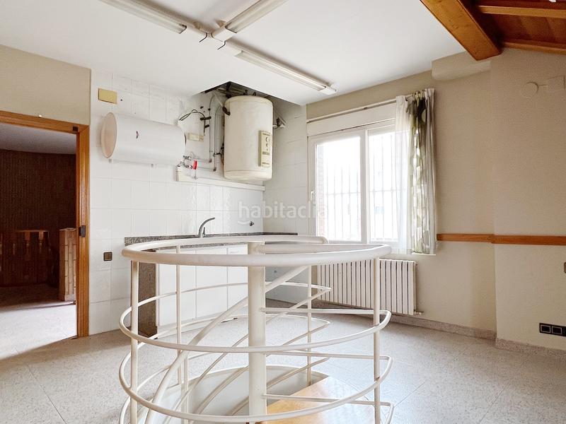 Foto d1e73b49-f08c-4fec-bde7-516b5aa278e1. Edifici a plaça de la font de sant agustí 5d a El Castellar i l'Oliverar Valencia