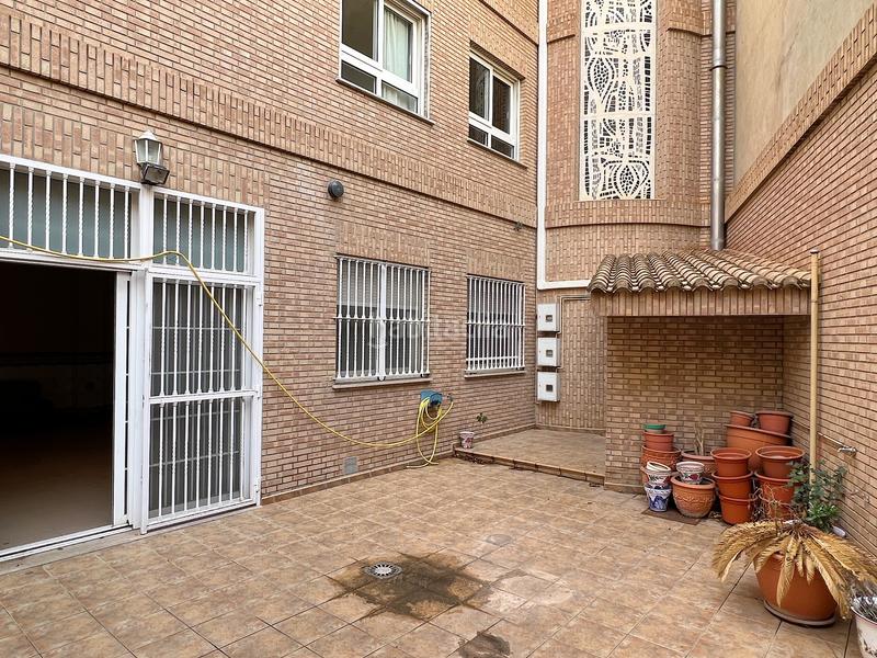 Foto dce31da3-56d3-44a3-95e9-f0c065c56c3b. Edifici a plaça de la font de sant agustí 5d a El Castellar i l'Oliverar Valencia