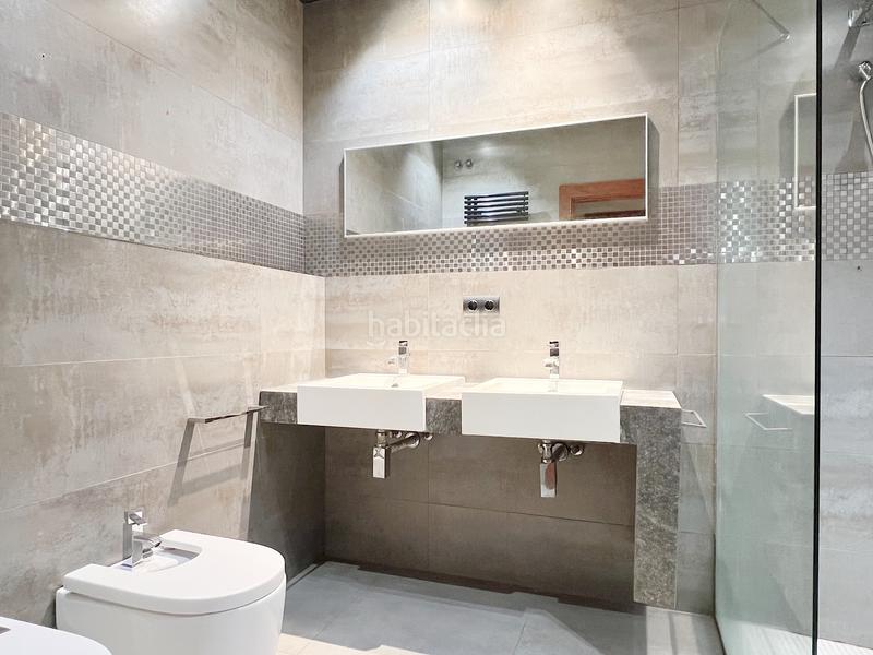 Foto df4781b9-3b60-4b1f-9389-852dcd068d2c. Edifici a plaça de la font de sant agustí 5d a El Castellar i l'Oliverar Valencia