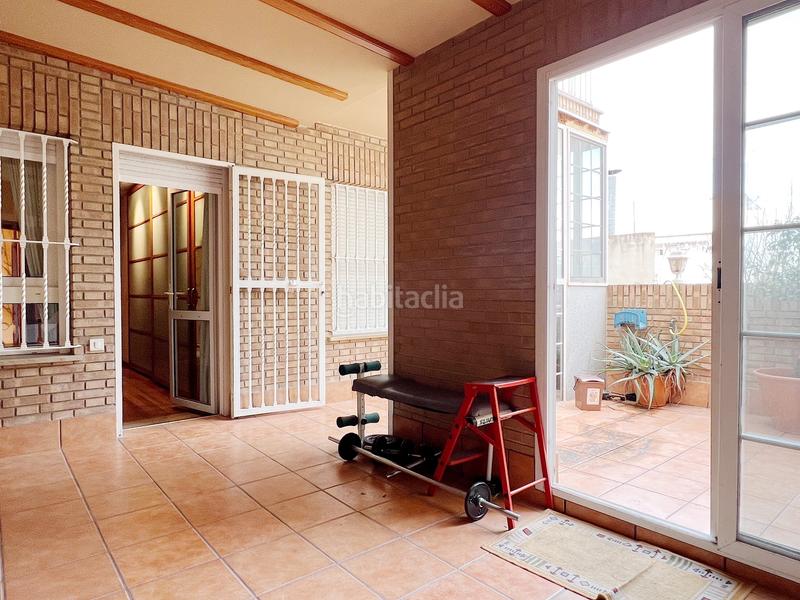 Foto e04427b3-335c-4a8e-9eab-068a0e03cad9. Edifici a plaça de la font de sant agustí 5d a El Castellar i l'Oliverar Valencia