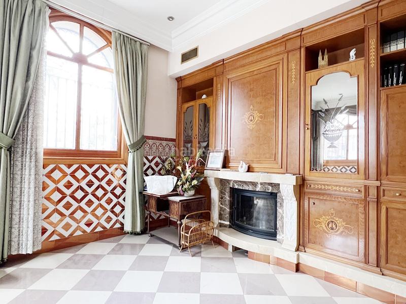 Foto e08d3266-389c-4b76-a6dc-e2de623b12a0. Edifici a plaça de la font de sant agustí 5d a El Castellar i l'Oliverar Valencia