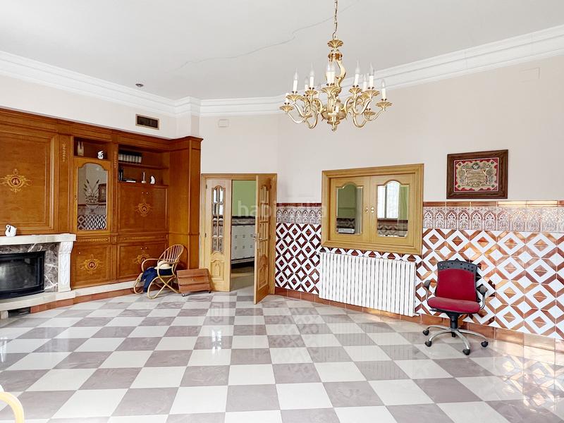 Foto e1decacd-6816-44d8-88df-58a1e95d9a76. Edifici a plaça de la font de sant agustí 5d a El Castellar i l'Oliverar Valencia