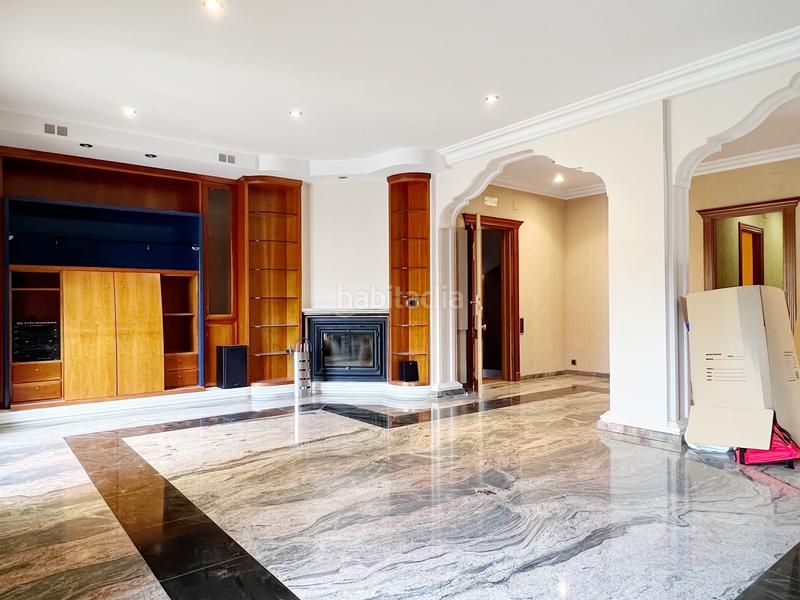 Foto e3404973-fa94-437f-9857-10c707821123. Edifici a plaça de la font de sant agustí 5d a El Castellar i l'Oliverar Valencia