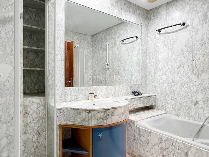 Foto e8dd0465-05ff-49a2-b6ba-50d19c126092. Edifici a plaça de la font de sant agustí 5d a El Castellar i l'Oliverar Valencia