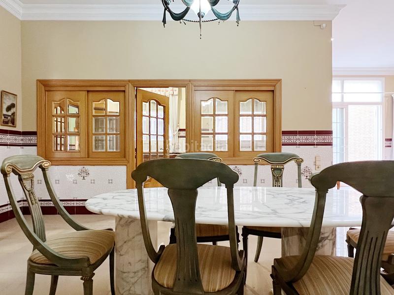 Foto ec2394df-05d5-4e65-a4dc-79c6a40ccb3f. Edifici a plaça de la font de sant agustí 5d a El Castellar i l'Oliverar Valencia