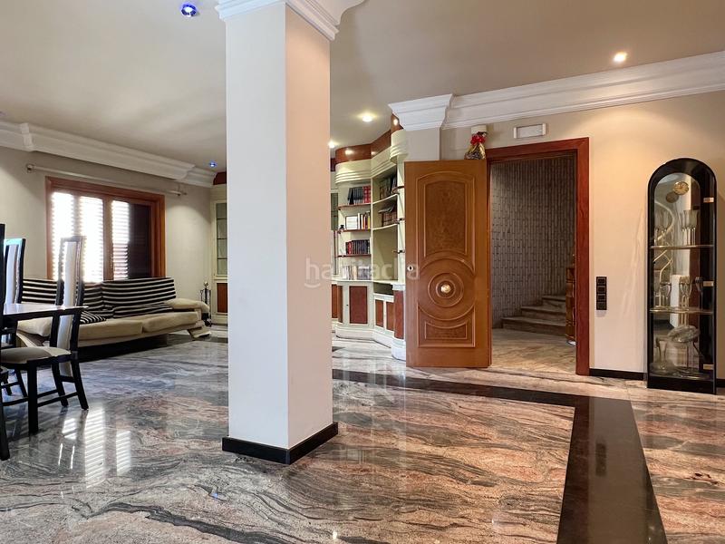 Foto f0b9e941-222f-4513-9fef-205bcd89c002. Edifici a plaça de la font de sant agustí 5d a El Castellar i l'Oliverar Valencia