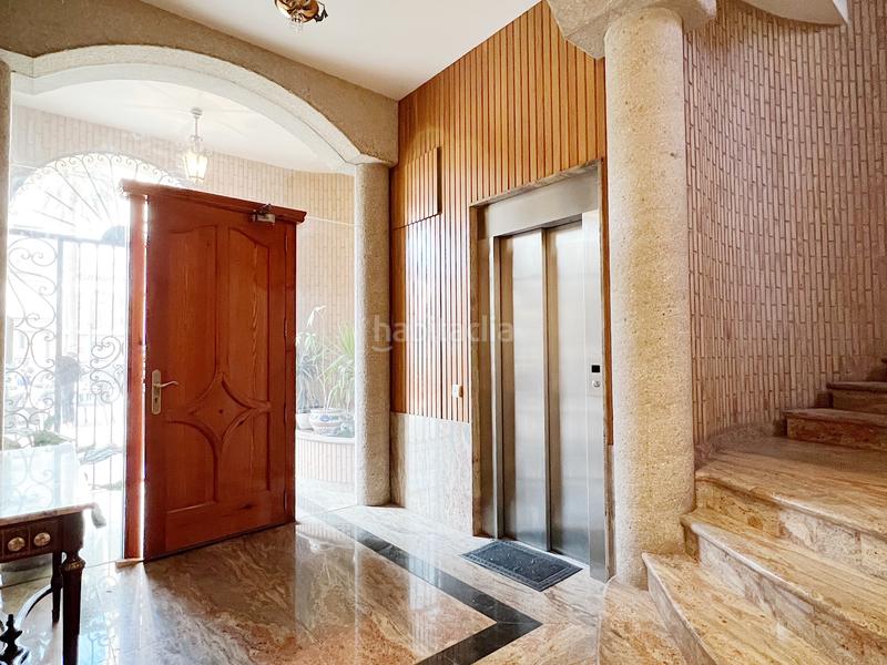 Foto f572e733-d8b7-46a9-b15a-7e54c0a116e6. Edifici a plaça de la font de sant agustí 5d a El Castellar i l'Oliverar Valencia