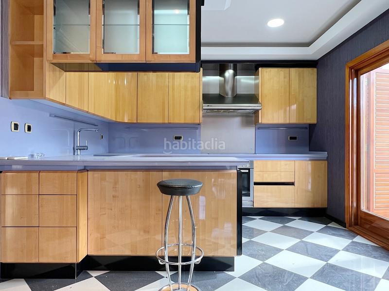 Foto f5d653ec-e0ef-4d0b-8dc1-aeb67803d6d9. Edifici a plaça de la font de sant agustí 5d a El Castellar i l'Oliverar Valencia