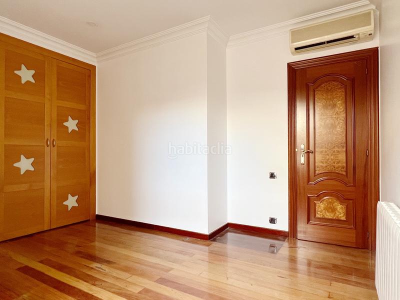 Foto fc83add9-224e-4d8b-8229-211565a65fb7. Edifici a plaça de la font de sant agustí 5d a El Castellar i l'Oliverar Valencia