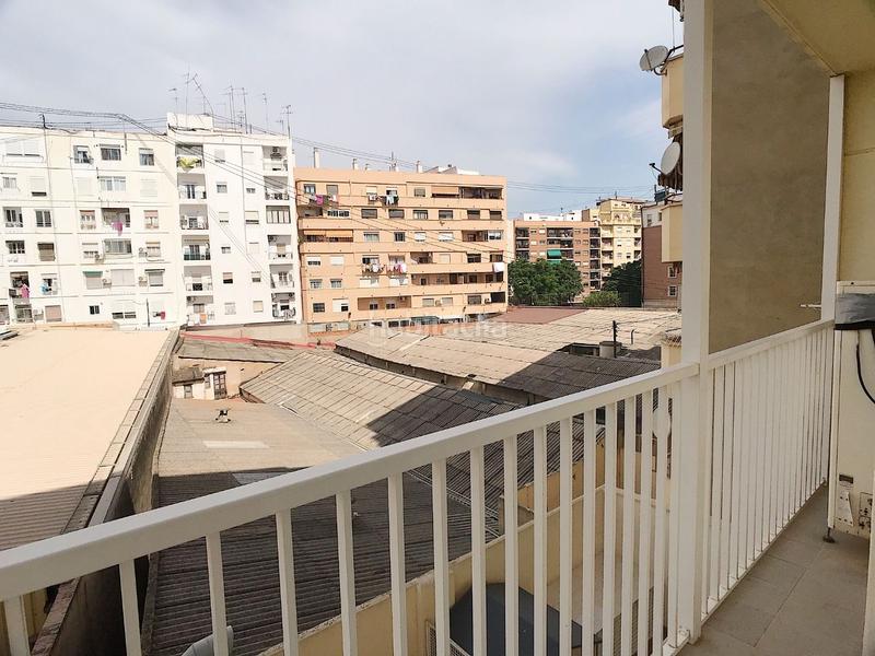 Foto 21472272-c80a-4211-b4e3-f4e82b40338a. Alquiler piso en carrer de sant vicent màrtir 134 en Valencia