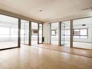 Lloguer Oficina en Carrer de guillem de castro 83. Fant�stico local amplio y esquinero en muy buena localizaci�n