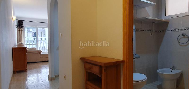 Foto bdfa5df4-e26d-451f-a3a4-f9356c635d46. Piso en calle loma la 48 tu apartamento centrico, con piscina y con plaza de garaje en Torrevieja