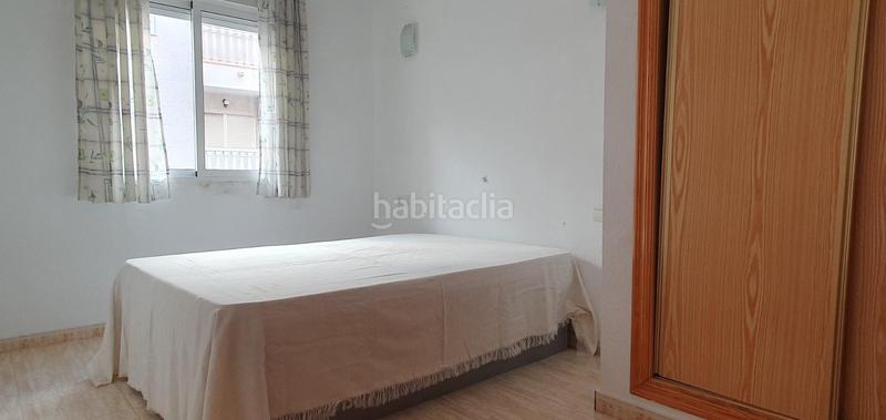 Foto fd2f0df2-bcee-4446-8890-1bd3d7087b08. Piso en calle loma la 48 tu apartamento centrico, con piscina y con plaza de garaje en Torrevieja
