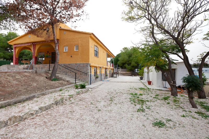 Foto 8c0376f1-6c32-4d5e-9cc9-d6df9736418c. Xalet amb aparcament piscina a Rebolledo Alicante