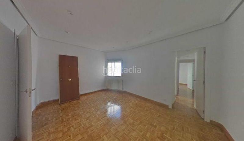 Foto 5c22f09b-c0e7-45b3-ae48-1706a60fdfe1. Piso en Vista Alegre Madrid