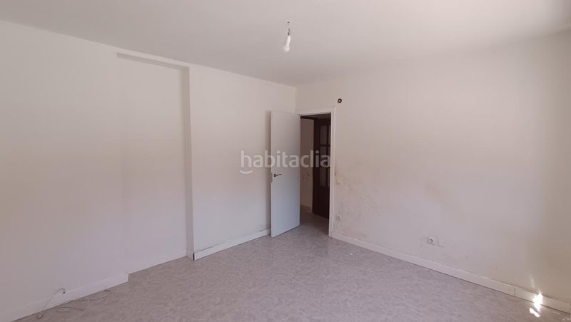 Foto 3b87677f-52ca-43b2-911d-66658a2cd3e0. Planta baja en Entrevías Madrid