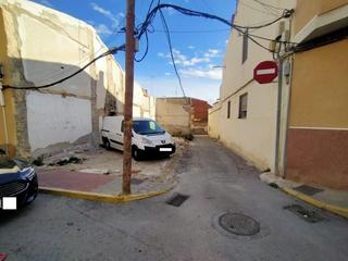 Terreno residencial en Ceutí. Oportunidad  solar en esquina
