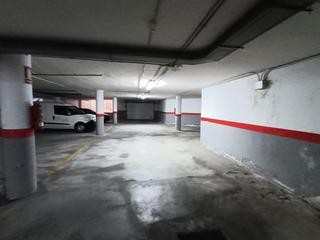 Aparcament cotxe a Centro. Garaje en polígono industrial la estrella
