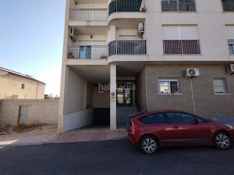 Foto de192fe0-3fd6-4d54-be2a-4f720b97b109. Parking voiture dans Ceutí